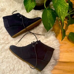 TOMS women’s booties size 6.5 navy blue wedges